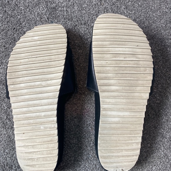 Band of Outsiders slides - Picture 2 of 4